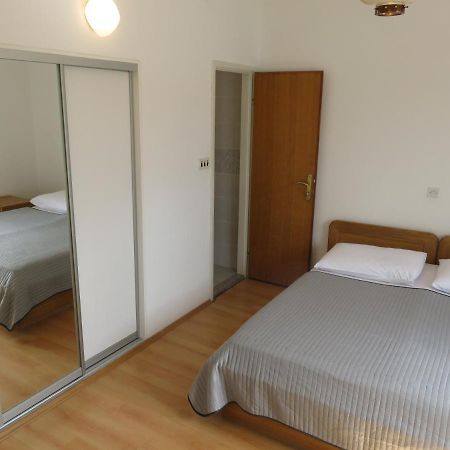Apartmani Mm Starigrad Paklenica Exterior foto