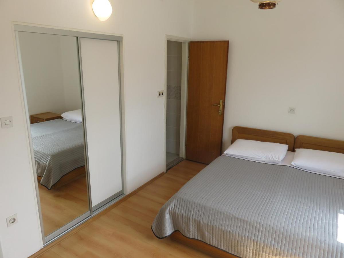 Apartmani Mm Starigrad Paklenica Exterior foto
